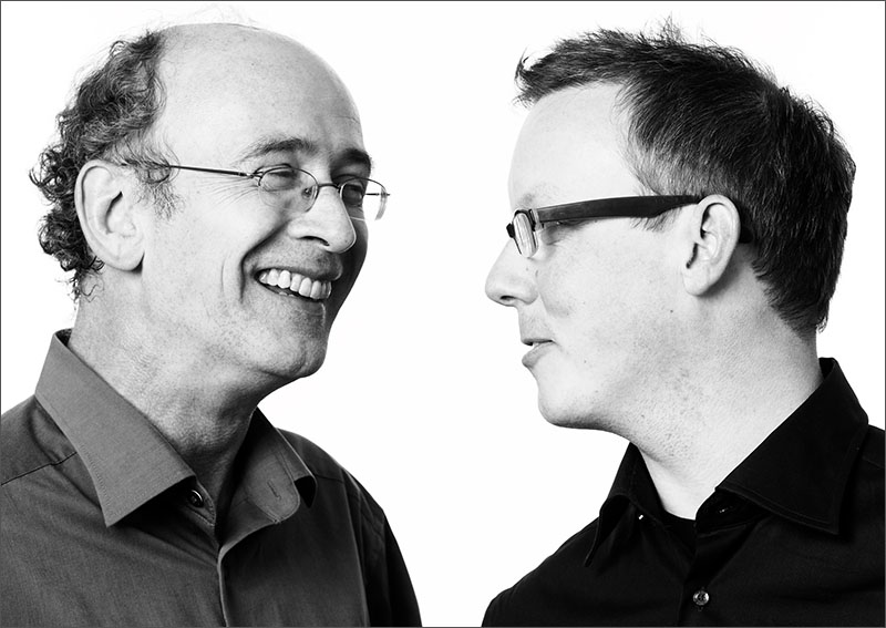 Die Kabarettisten und Autoren Ismael Fischmord und Stefan Reusch lesen am 20. November um 19 Uhr im Engel am Dom aus ihrem Buch „Feine Ablese“.